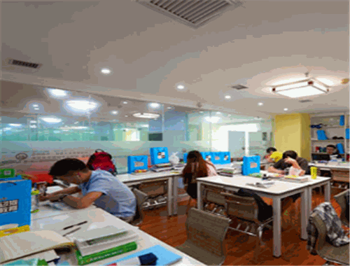 小馬過(guò)河教育 專(zhuān)業(yè)教育咨詢，助力學(xué)子揚(yáng)帆遠(yuǎn)航